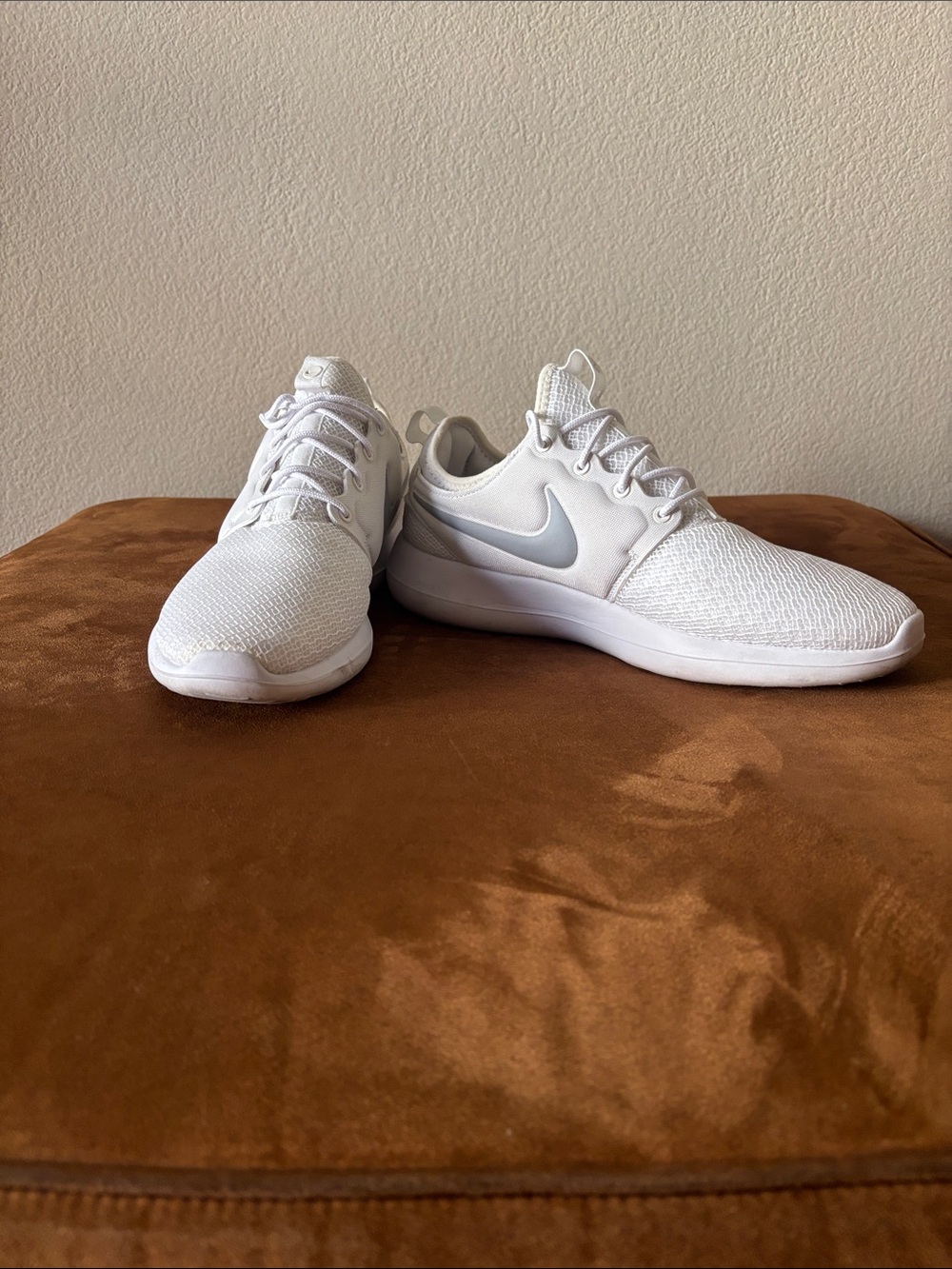 Nike Men's White Mesh Lightweight Sneakers
